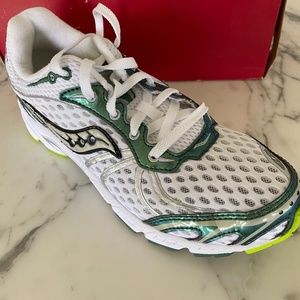 Saucony Grid Fastwitch 3 running shoes- brand new